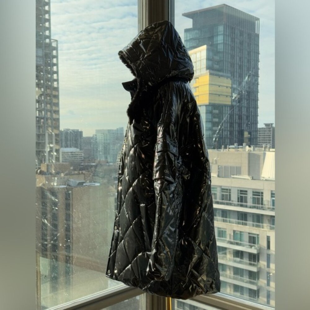 🆕 ALO YOGA 🧿 NWOT Snomoto Puffer Jacket, Black Patent Finish - Sz L / US 12-14 - Picture 10 of 16